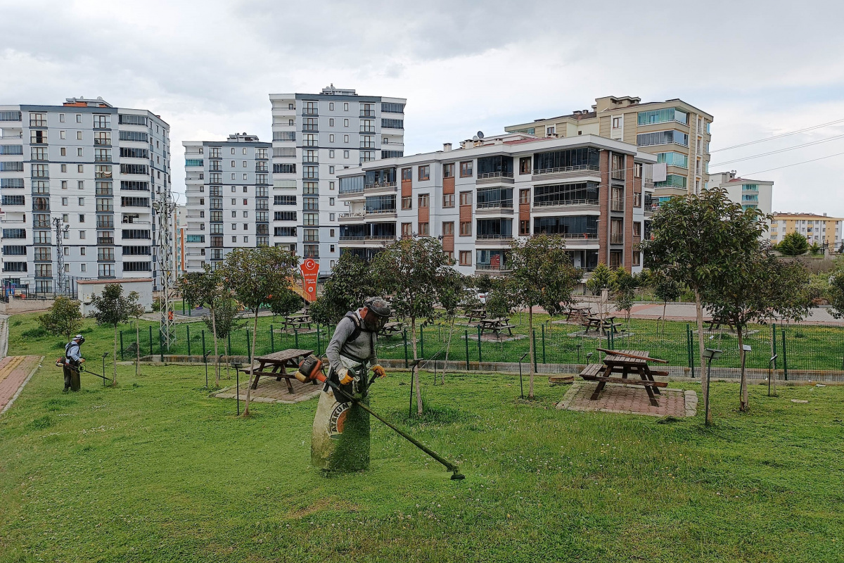 Atakum’un parklarında  bahar temizliği