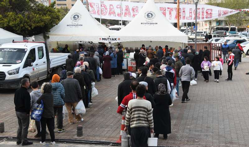 Samsun Büyükşehir 750 bin kişilik sıcak yemek dağıttı