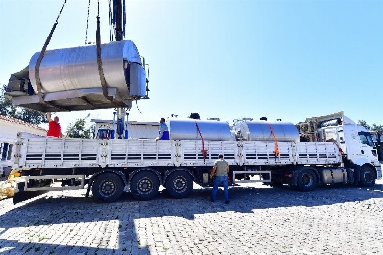 İzmir’den Hatay Büyükşehir Belediyesi’ne Süt üreticilerine tank desteği