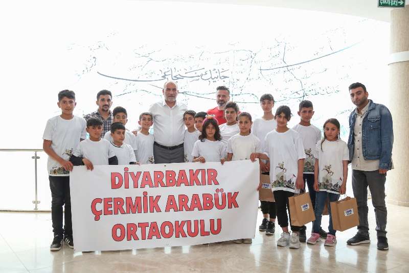 Başkan İbrahim Sandıkçı Diyarbakırlı Öğrencileri Ağırladı