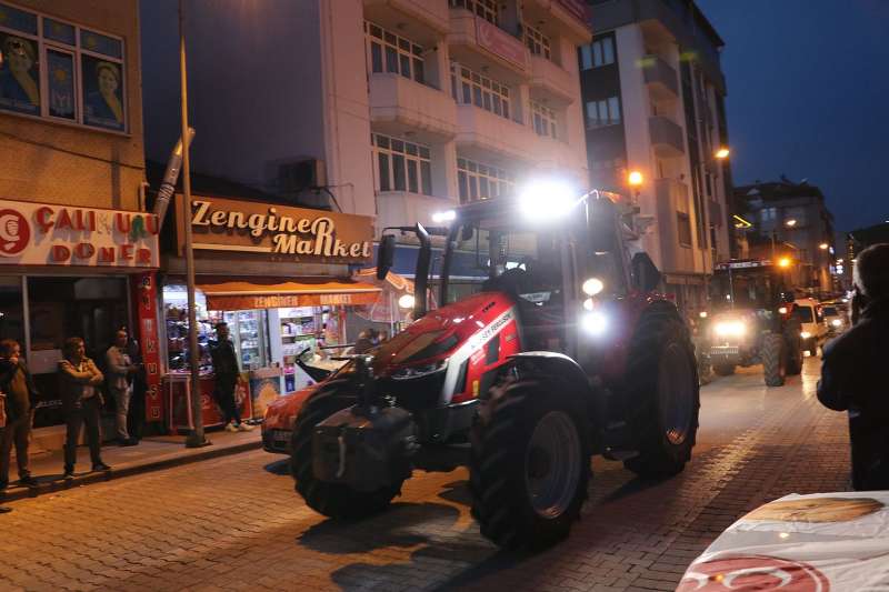 Havza'da traktörlü kutlama