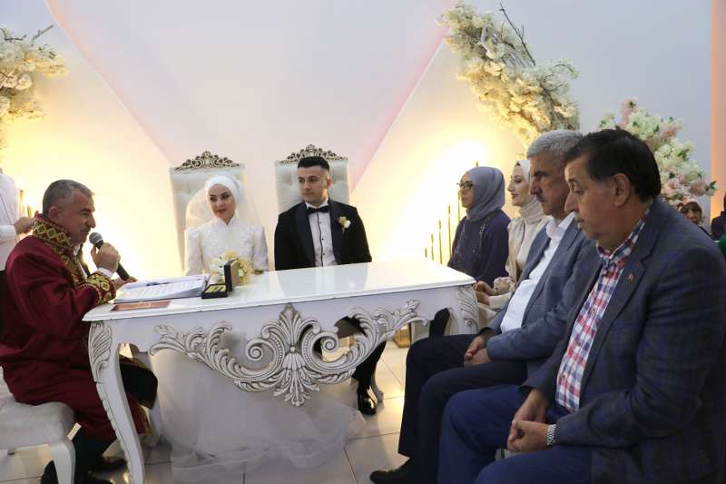 Başkan Özdemir nikah kıydı Başkan Edis  şahit oldu