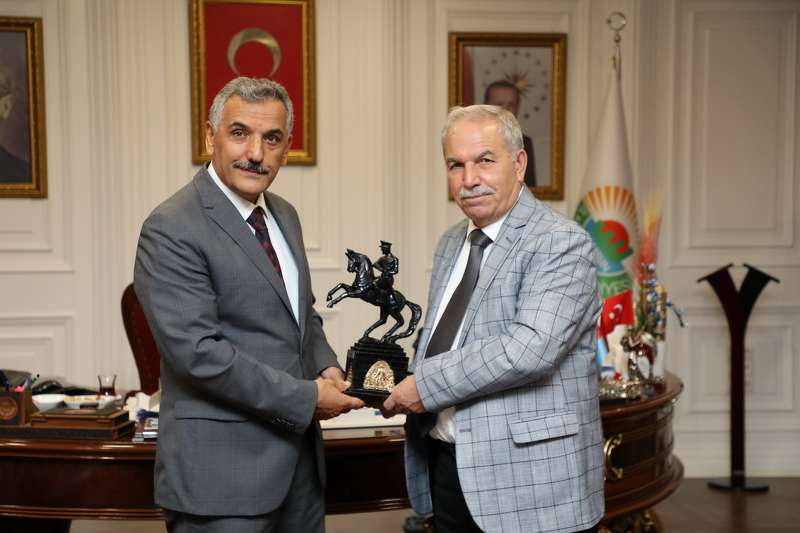 Eski Samsun Valisi Osman Kaymak, Başkan Demirtaş'ı ziyaret etti