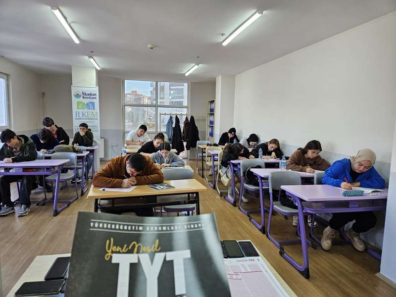 İLKEM’Lİ öğrenciler tatil eğitim kampıyla sınavlara hazırlanıyor