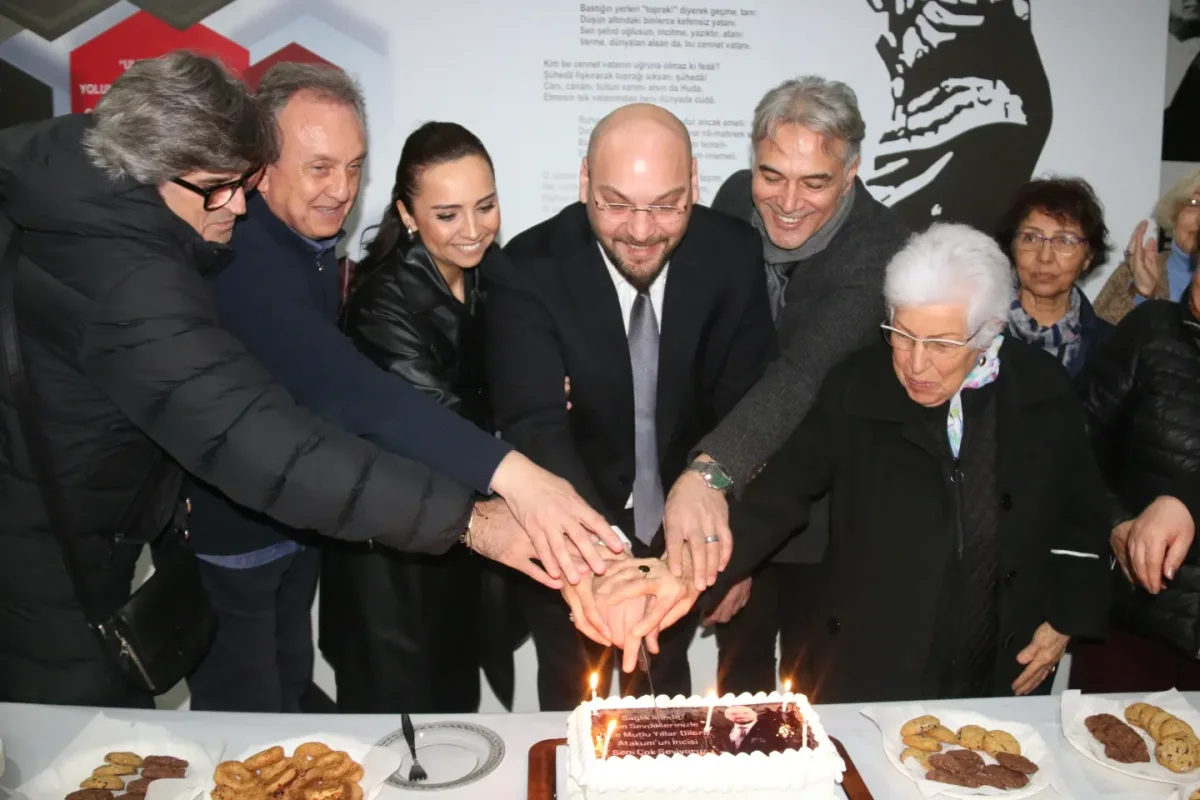 Partililerden Türkel'e doğum günü sürprizi