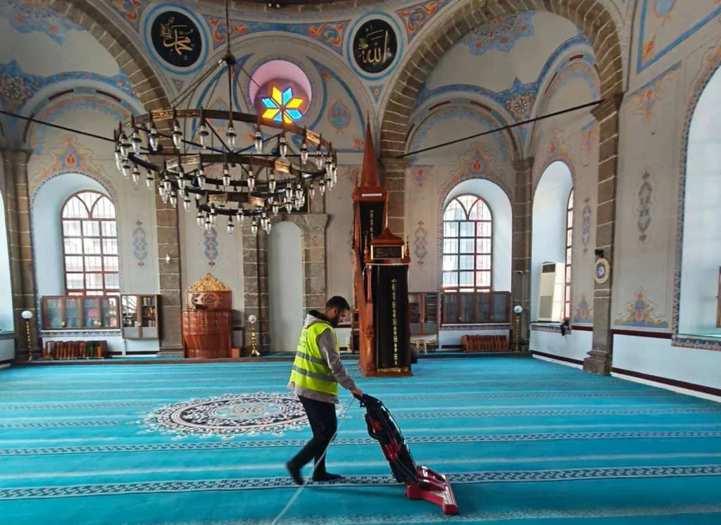 İlkadım’ın İbadethane ve Okullarına Özel Hizmet