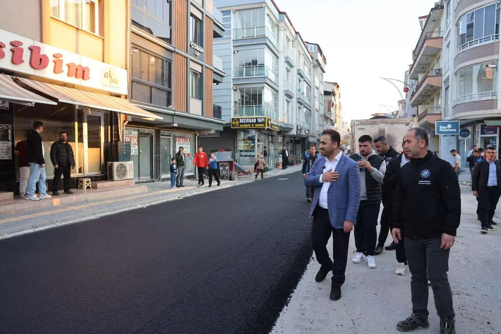 Vezirköprü'de sıcak asfalt çalışmaları başladı