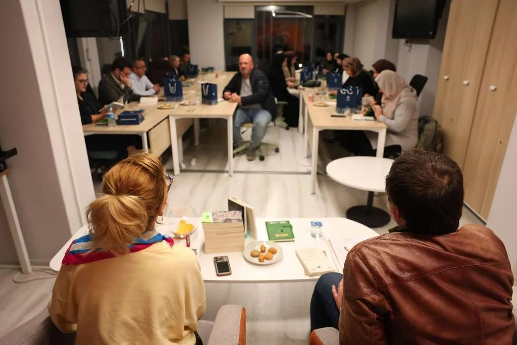PETEK GENÇ KİTAP KULÜBÜ’NDE HER AY YENİ BİR ESER KİTAPSEVERLERLE BULUŞUYOR