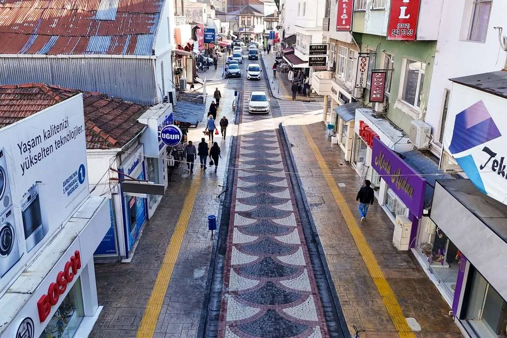 BAFRA’DA CADDE VE SOKAKLAR YENİ YÜZÜNE KAVUŞUYOR