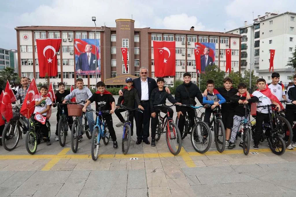 BAFRA’DA MİLLİ BAYRAM COŞKUSU PEDALLARA YANSIDI